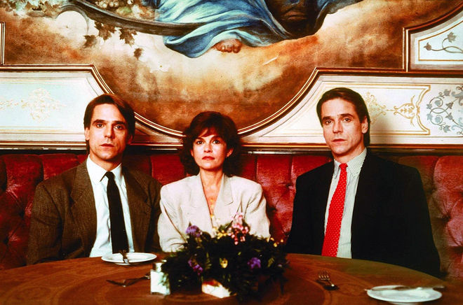 IMAGE: Dead Ringers Cast Still